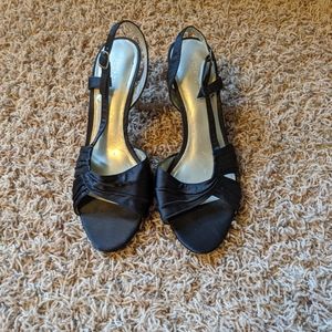 Liz Claiborne navy heels